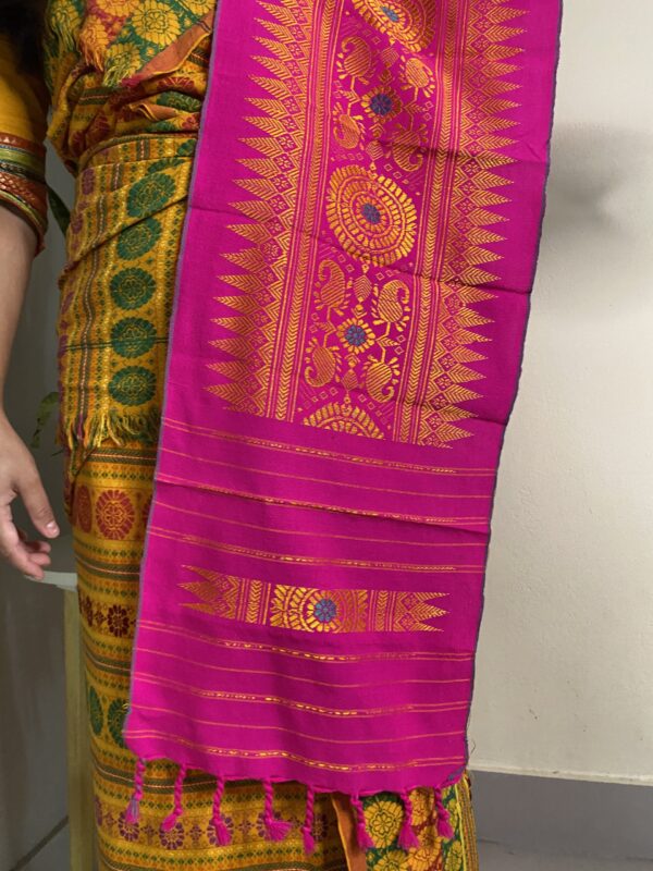 Pink Aronai with Yellow Agor