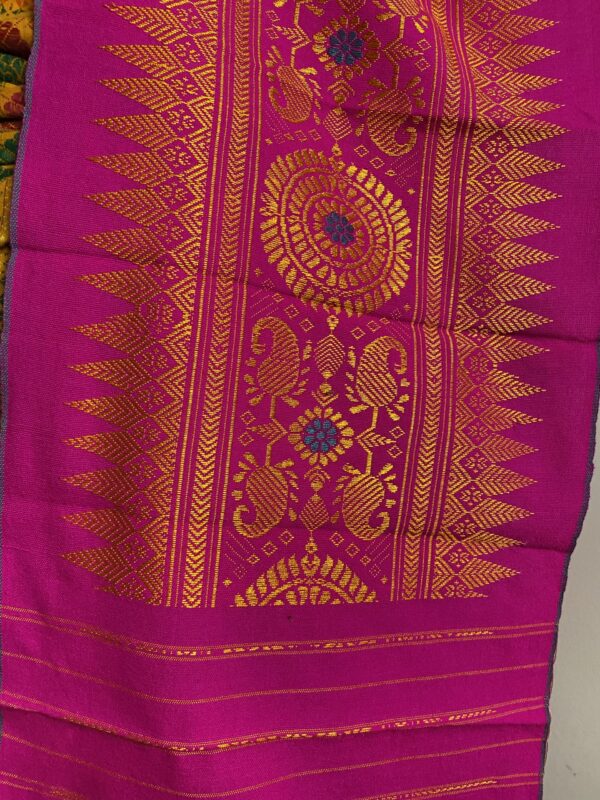 Pink Aronai with Yellow Agor