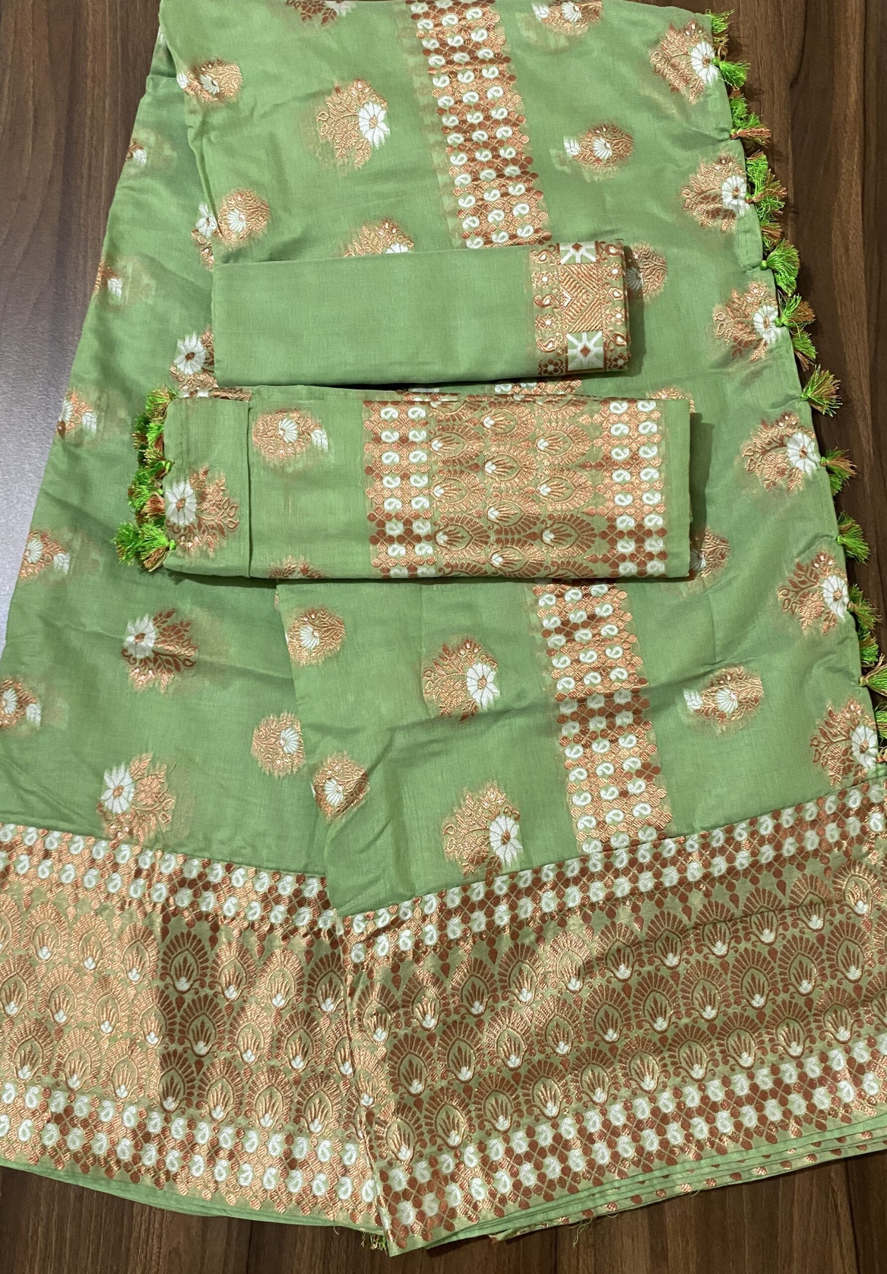 Green festive Dokhona